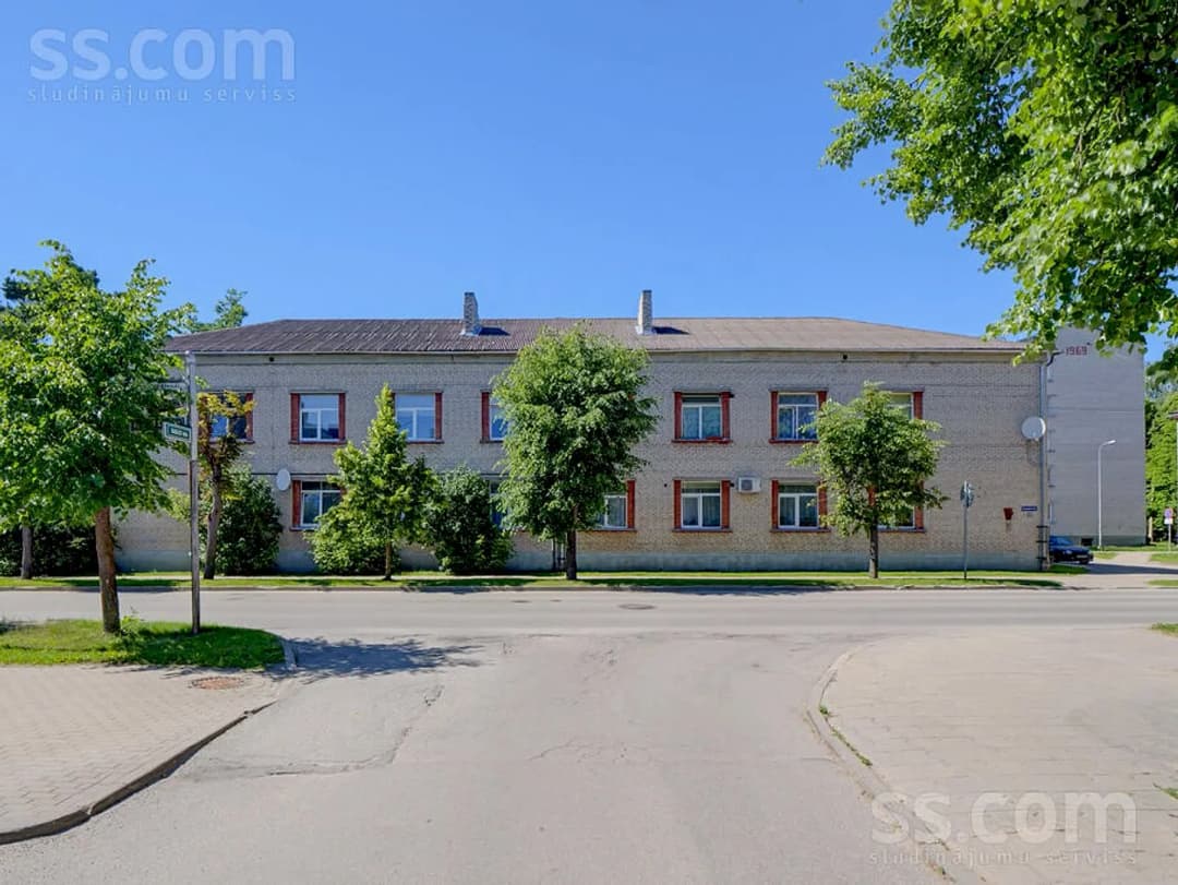 4 istabu dzīvoklis — Zemgales 20