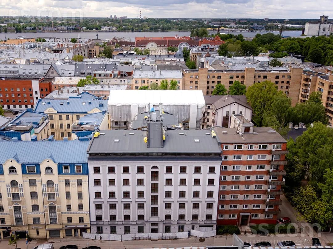 Trīsistabu dzīvoklis — Pulkv. Brieža 15