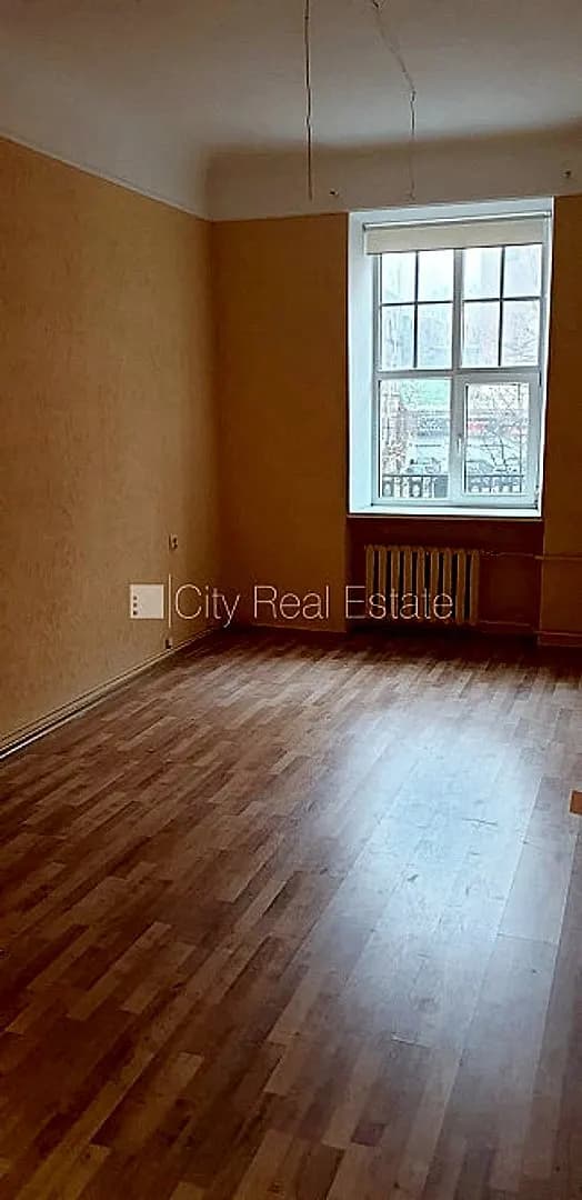Fasādes māja, renovēta māja, ieeja no ielas, ir lifts, kāpņu telpa pēc kapitālā remonta, — bilde 4