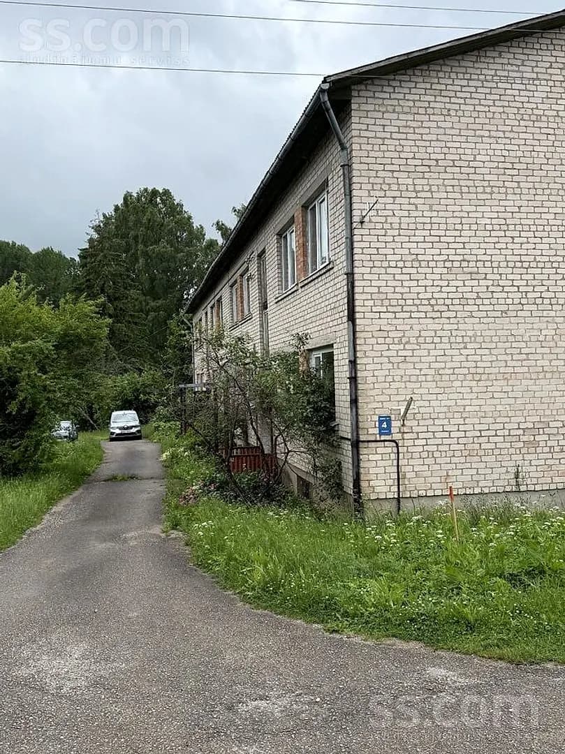 Trīsistabu dzīvoklis — Vienības iela 4