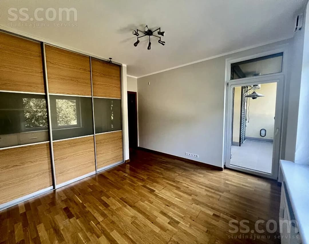 Divistabu dzīvoklis — Kaivas 33 k-1