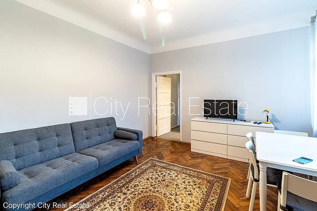 Divistabu dzīvoklis — Lāčplēša iela 18