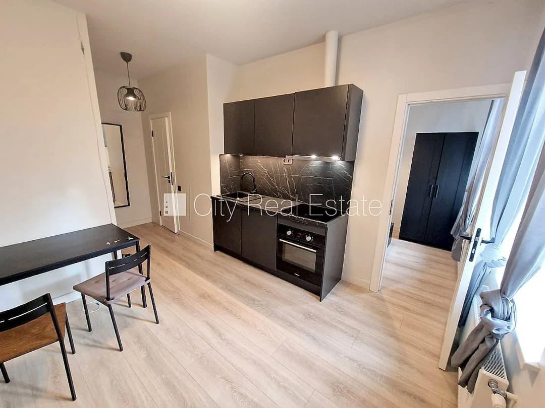 Divistabu dzīvoklis — Krišjāņa Barona iela 104