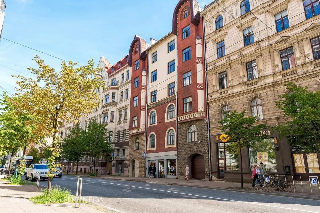Valdemāra 18, Centrs
