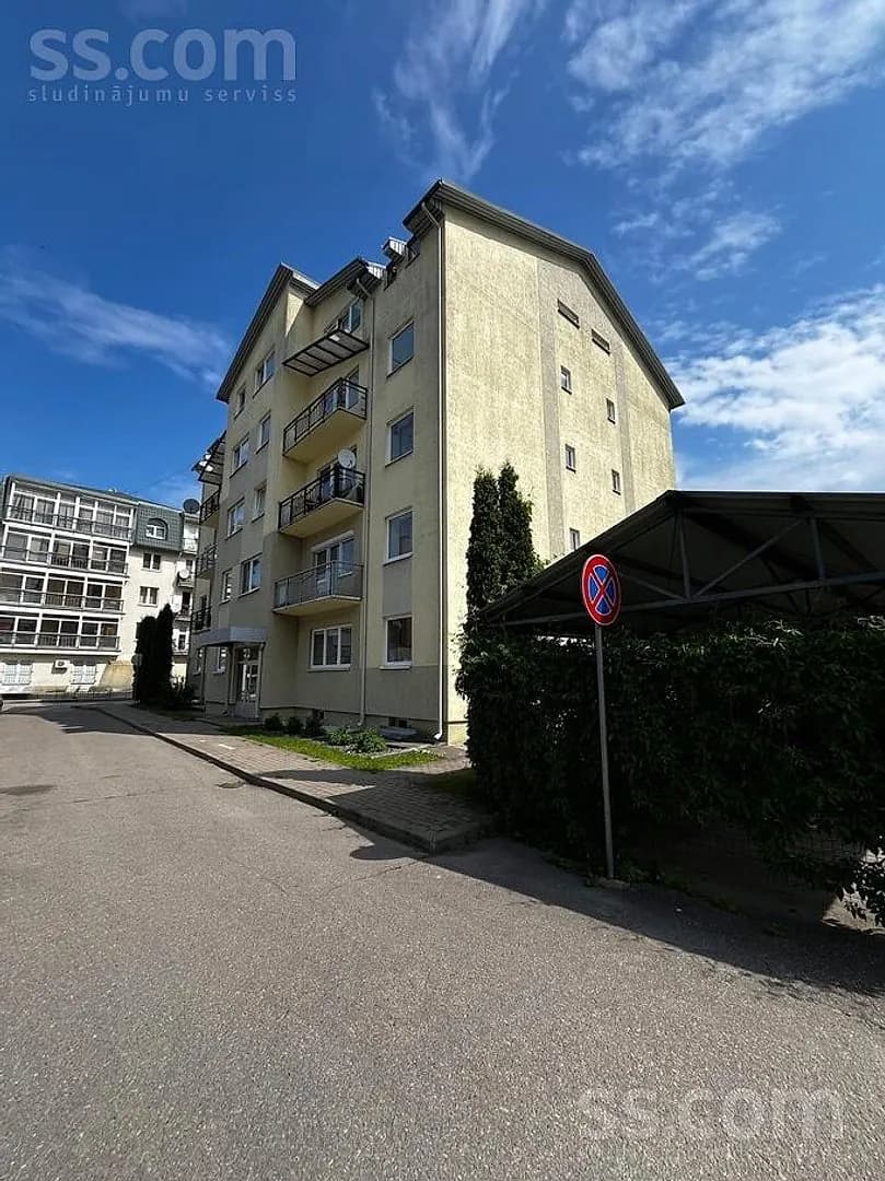 4 istabu dzīvoklis — Raiņa 26c