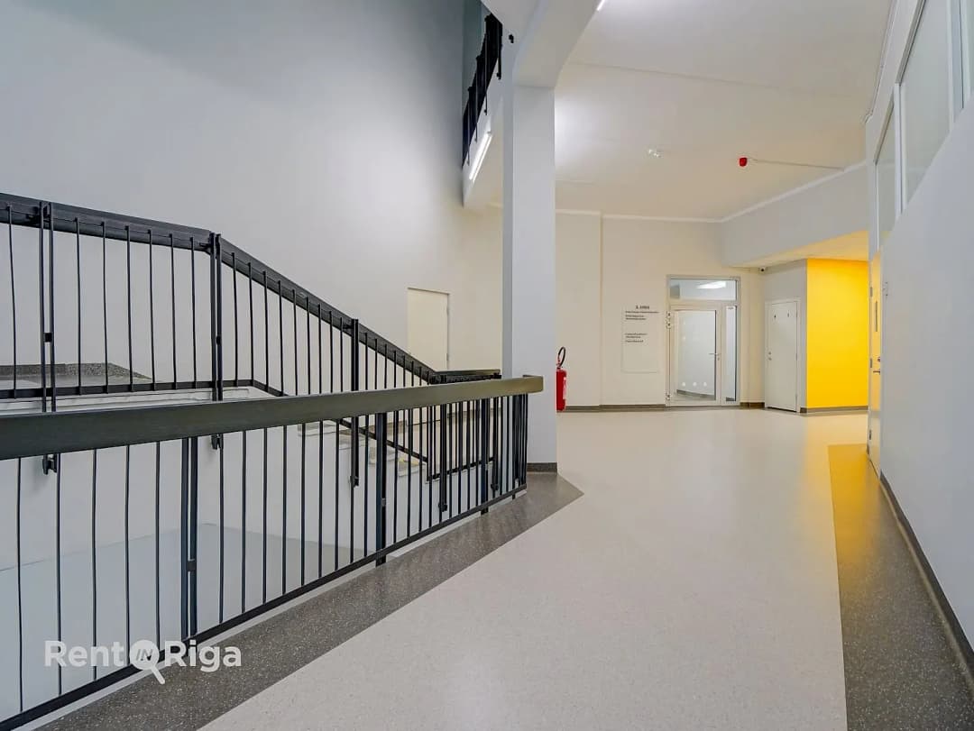 Brīvības gatve 403, Jugla — vēl bildes