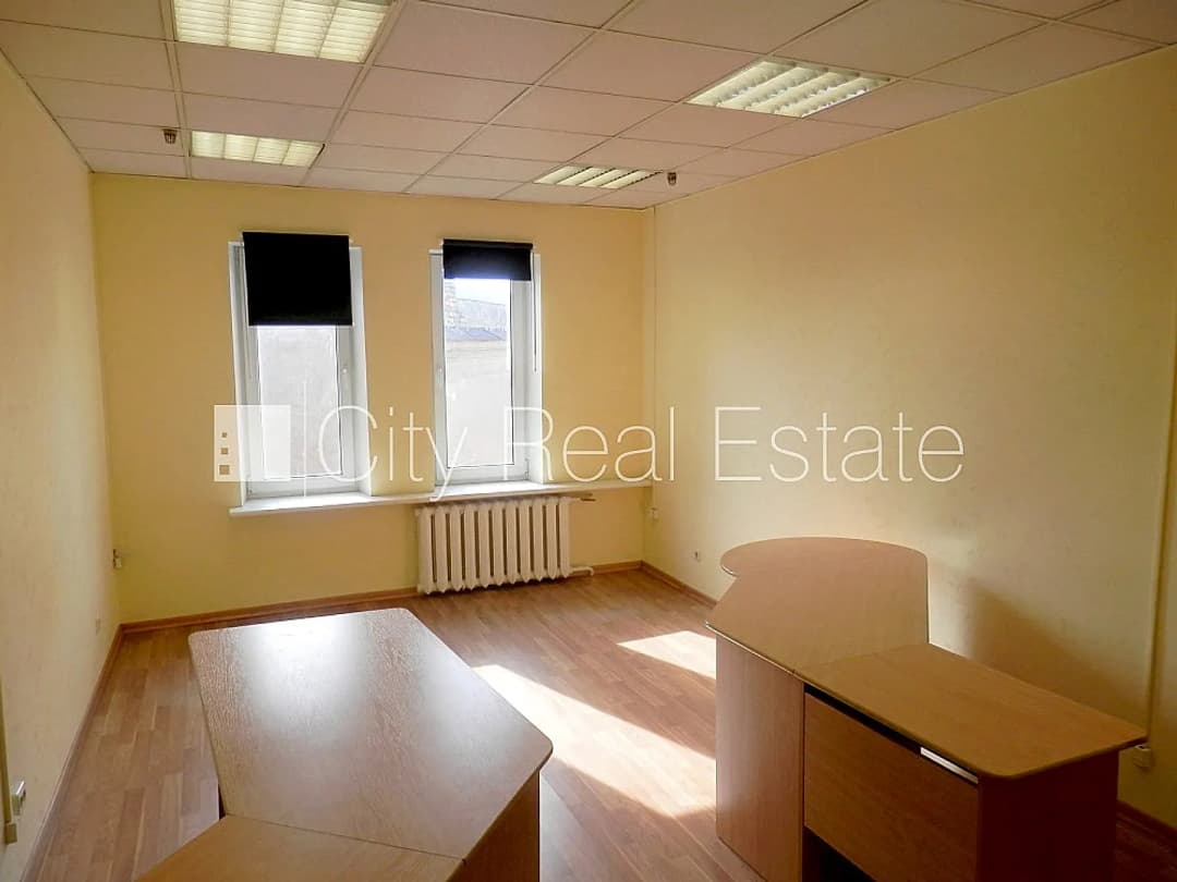 Fasādes māja, renovēta māja, ieeja no ielas, ir lifts, kāpņu telpa pēc kosmētiskā remonta, — bilde 2