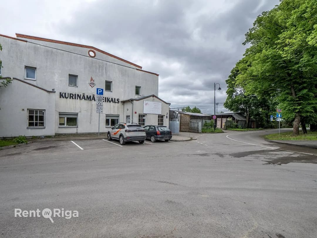 Pērnavas 20, Centrs