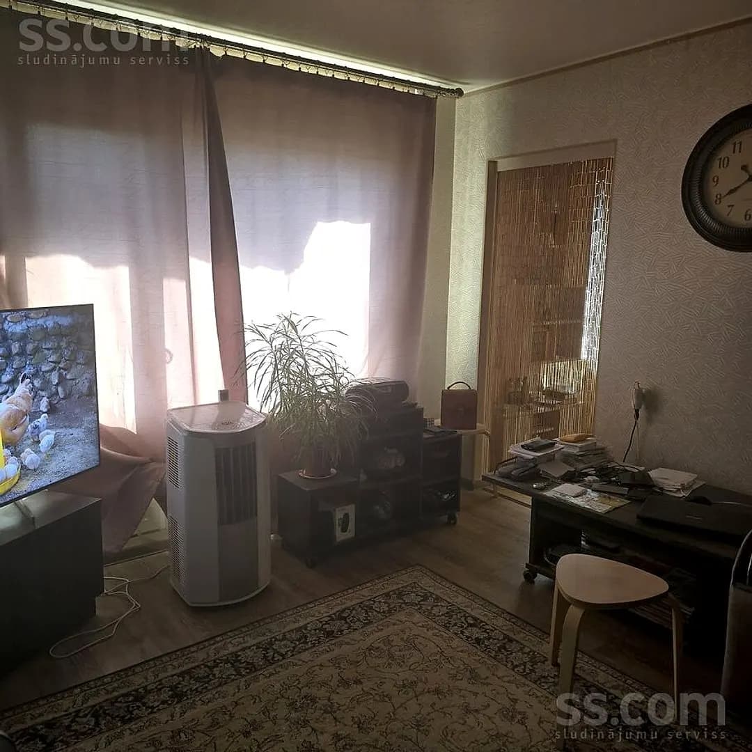 Divistabu dzīvoklis — Lokomotīves 94