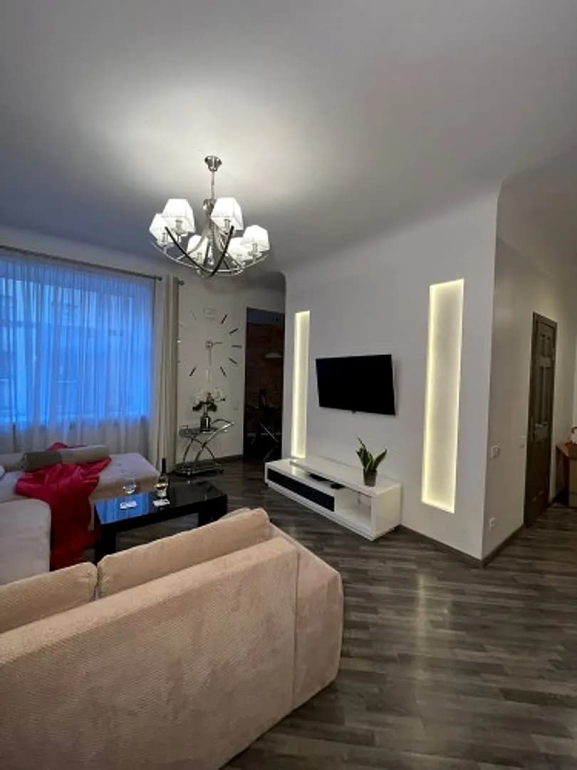 Divistabu dzīvoklis — Lenču iela 2