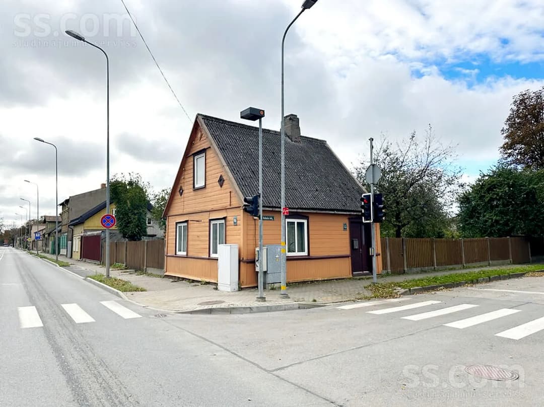 Māja — Robežu iela 13