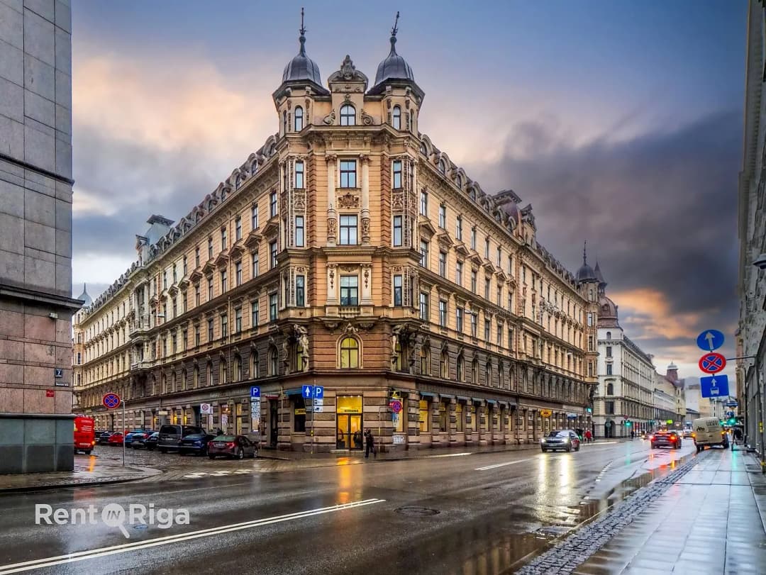 Alfrēda Kalniņa 2, Centrs